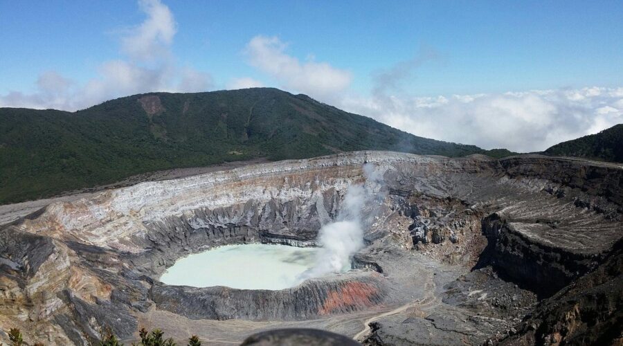 Visiting Poas volcano national park Costa Rica – FAQ – Frequently Asked Questions